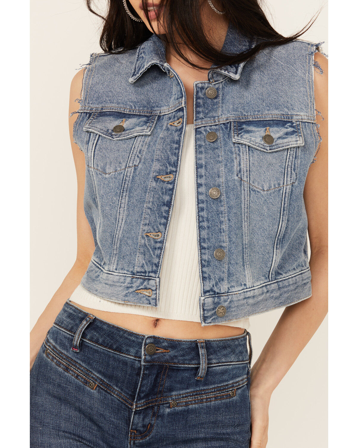 Image #4 - Idyllwind Women's Foster Cropped Denim Trucker Vest, Black, hi-res