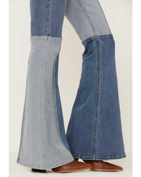 Image #3 - Shyanne Women's Mid Rise Color Blocked Flare Jeans, Light Wash, hi-res