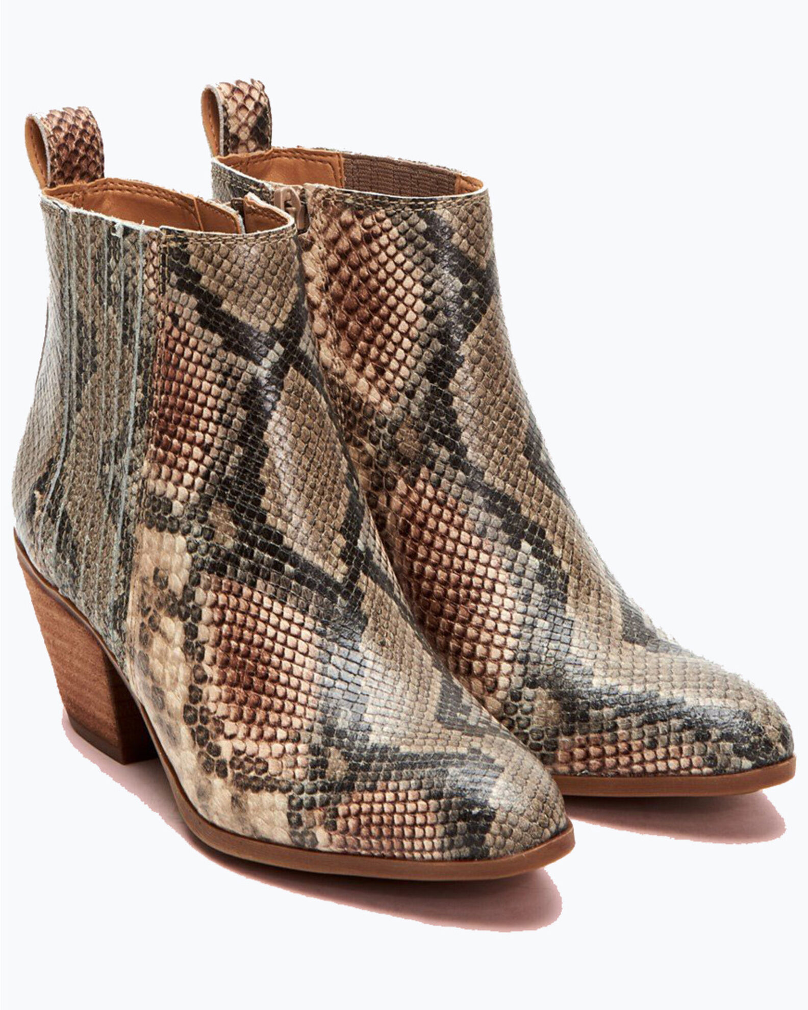 Frye Women s Jacy Fashion Booties Round Toe Country Outfitter