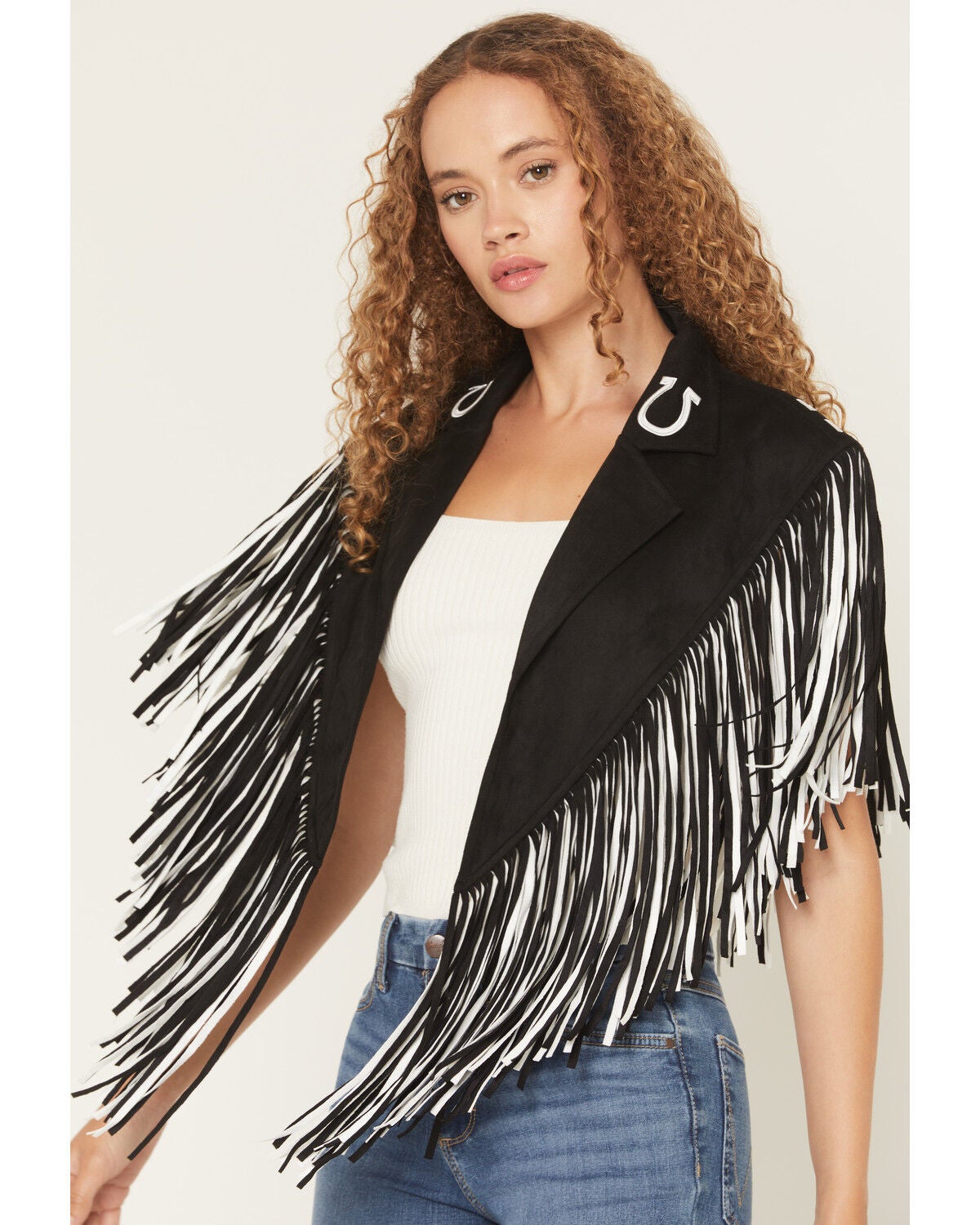 Saints & Hearts Women's Faux Suede Horseshoe Fringe Cape - Country