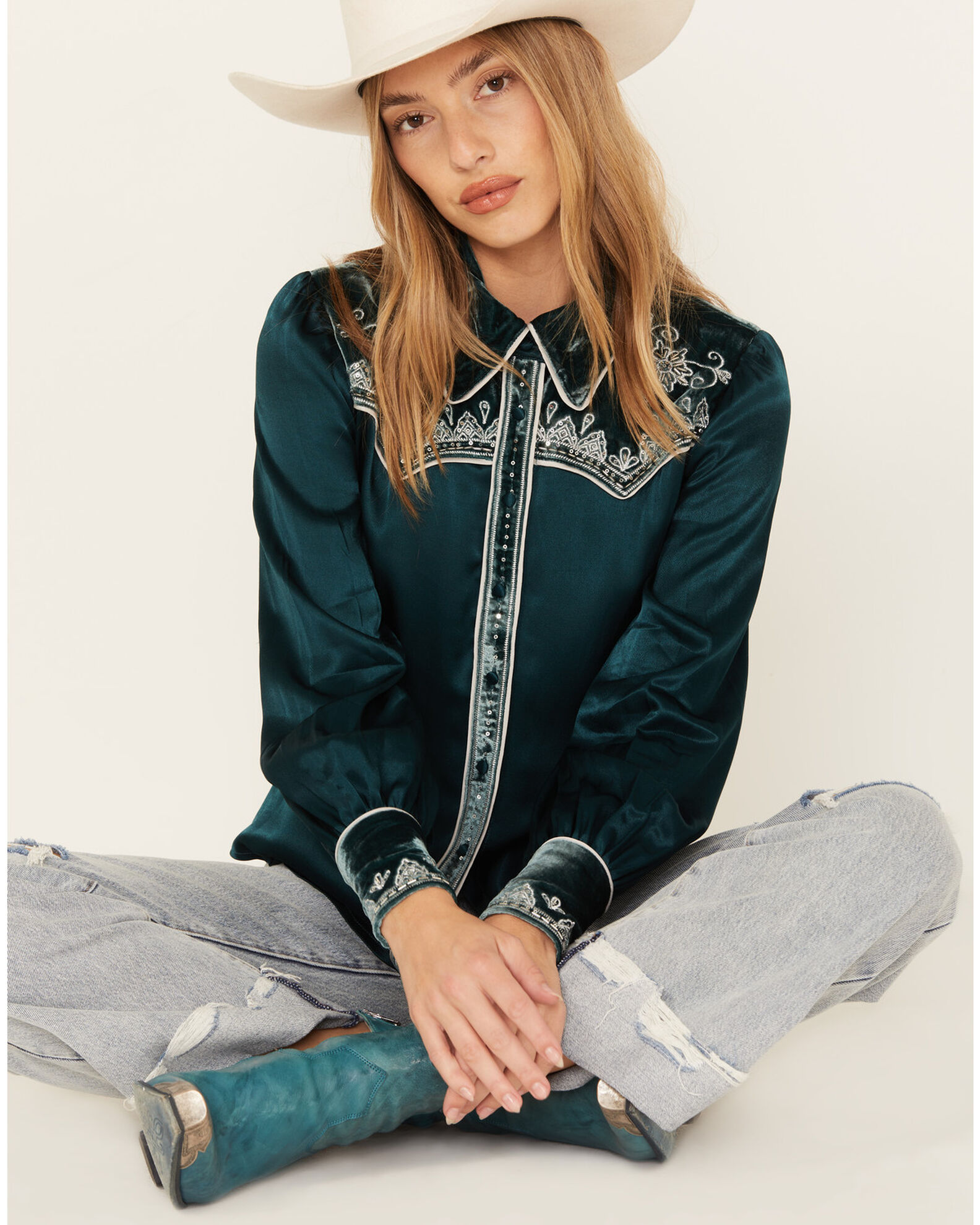 Product Name: Shyanne Women's Embellished Velvet Long Sleeve Button-Down Western Shirt Product Name: Shyanne Women's Embellished Velvet Long Sleeve Button-Down Western Shirt