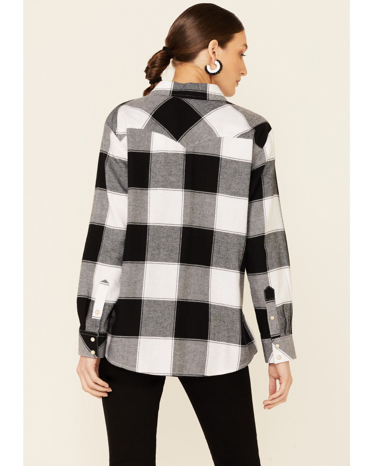 Wrangler Women's White \u0026 Black Buffalo Plaid Long Sleeve Snap Western