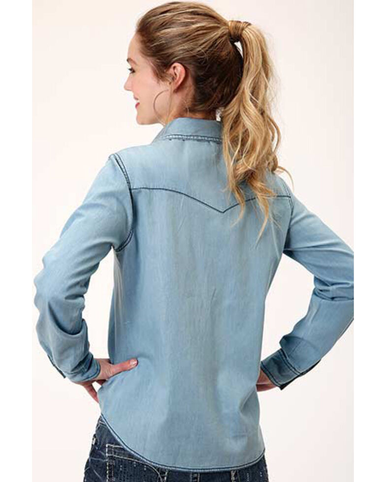Roper Women's Light Wash Long Sleeve Snap Western Core Denim Shirt , Blue, hi-res