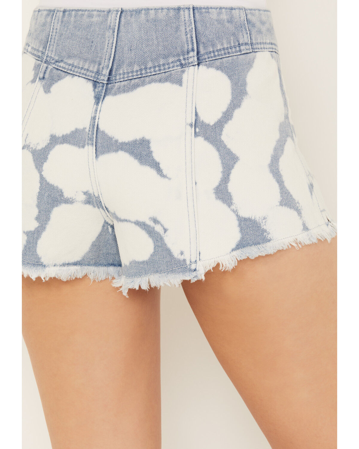 Image #4 - Shyanne Women's Light Wash High Rise Pull On Shorts, Light Wash, hi-res