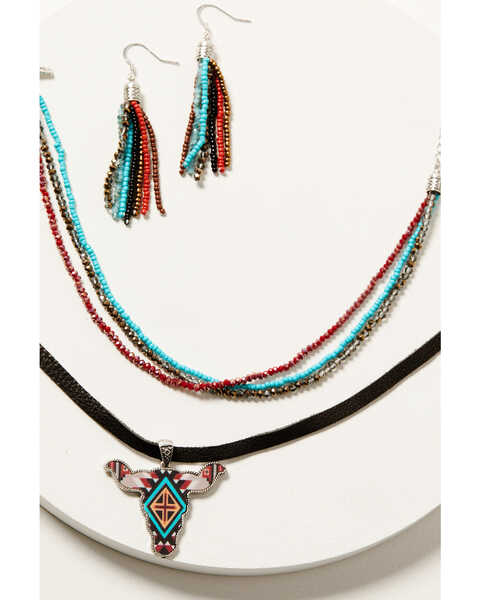 Shyanne Women's Dakota Longhorn Beaded Necklace & Earrings Set, Silver, hi-res