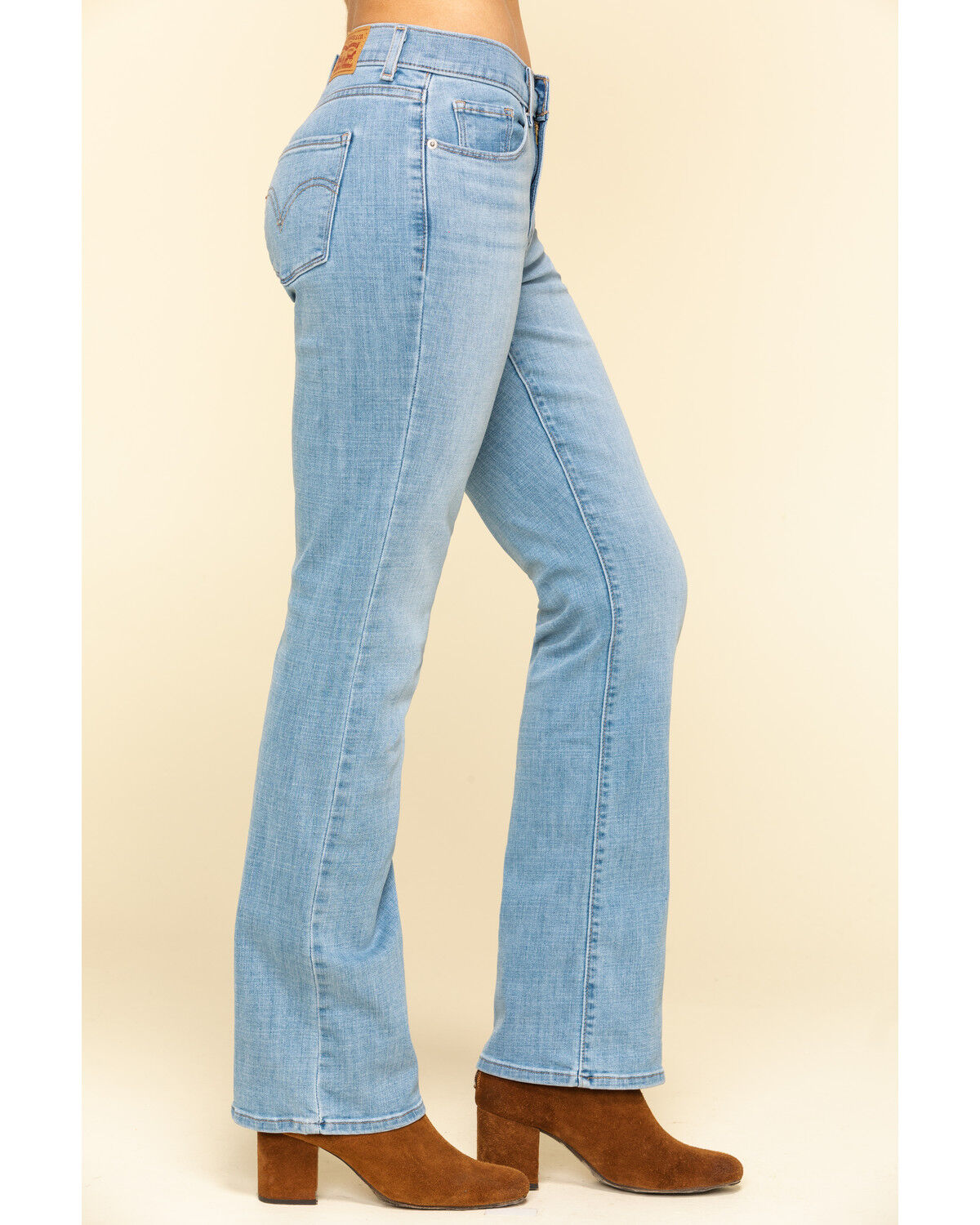 Womens light wash levi jeans