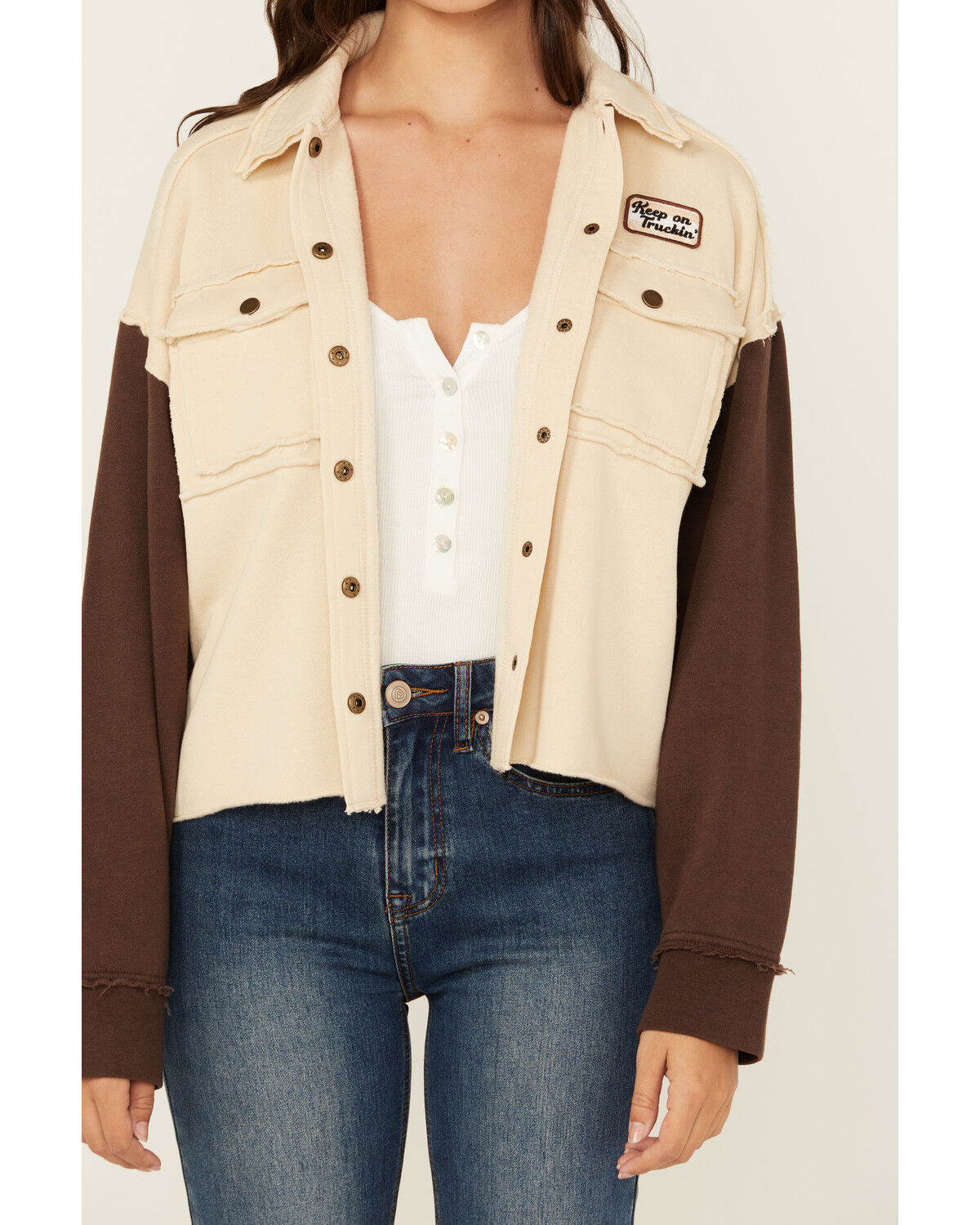 Image #4 - Cleo + Wolf Women's Color Block Graphic Print Snap Cropped Shacket, Oatmeal, hi-res