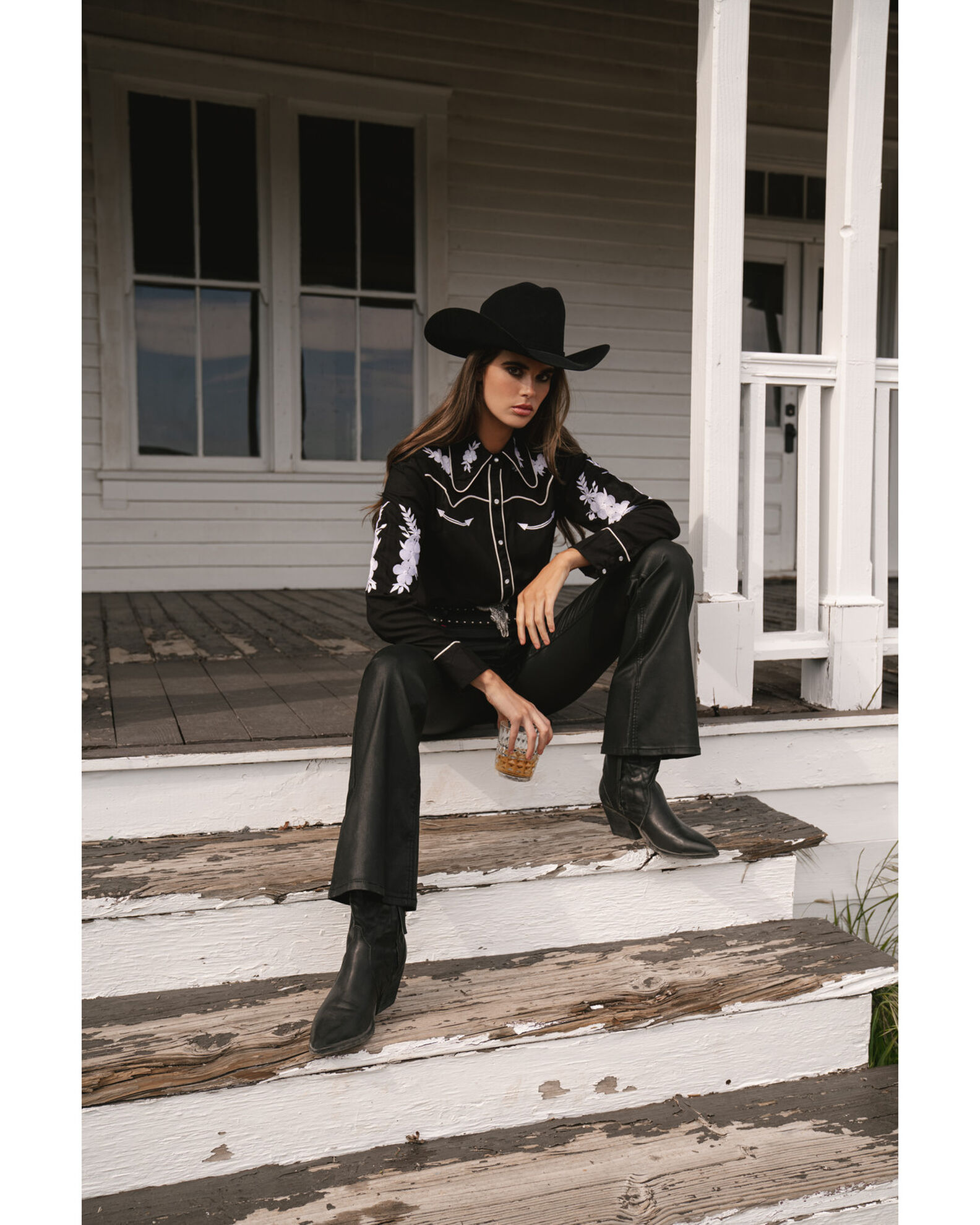 Scully Women s Floral Embroidered Snap Shirt