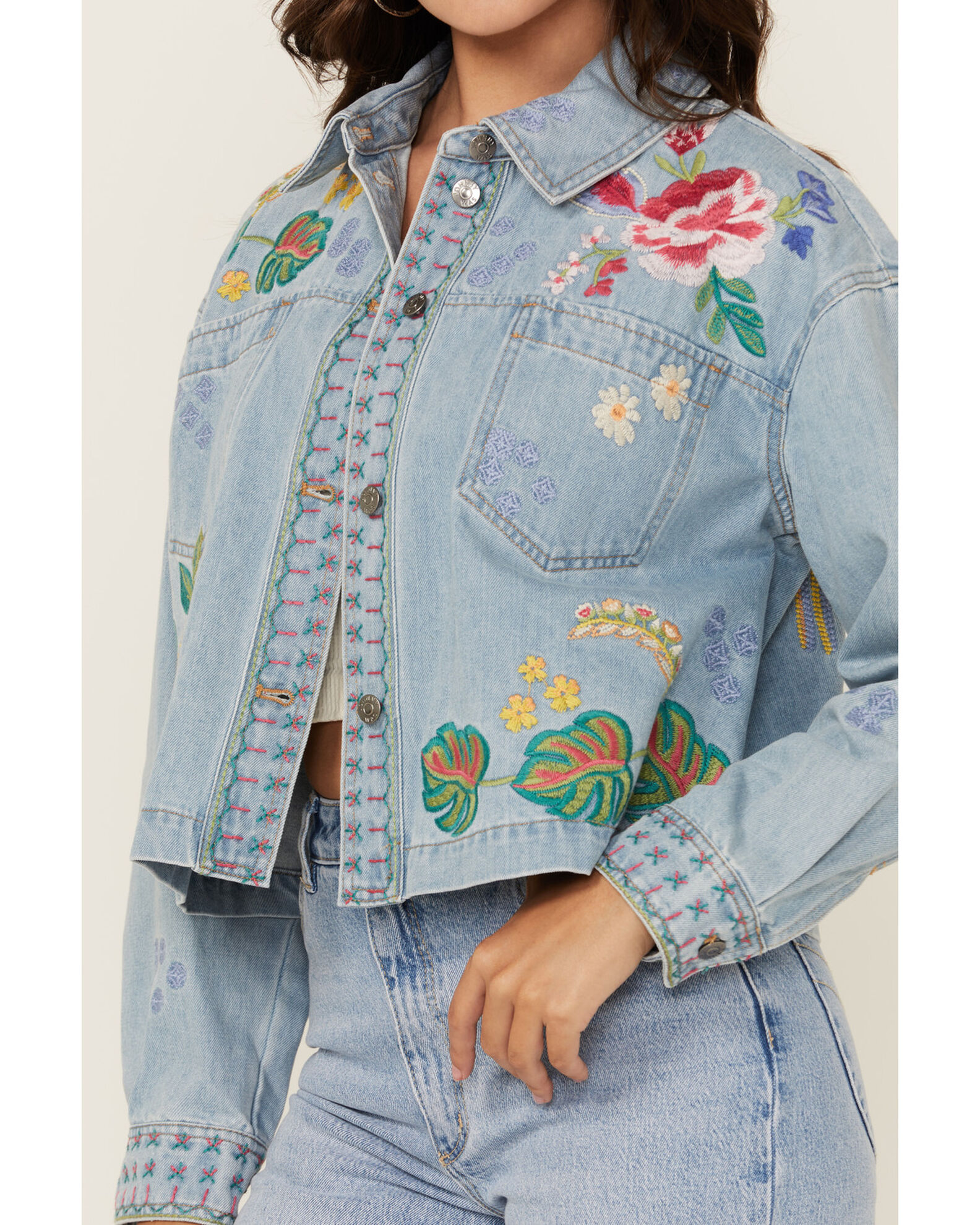 Johnny Was Women s Light Wash Floral Embroidered Cropped Denim Jacket Country Outfitter