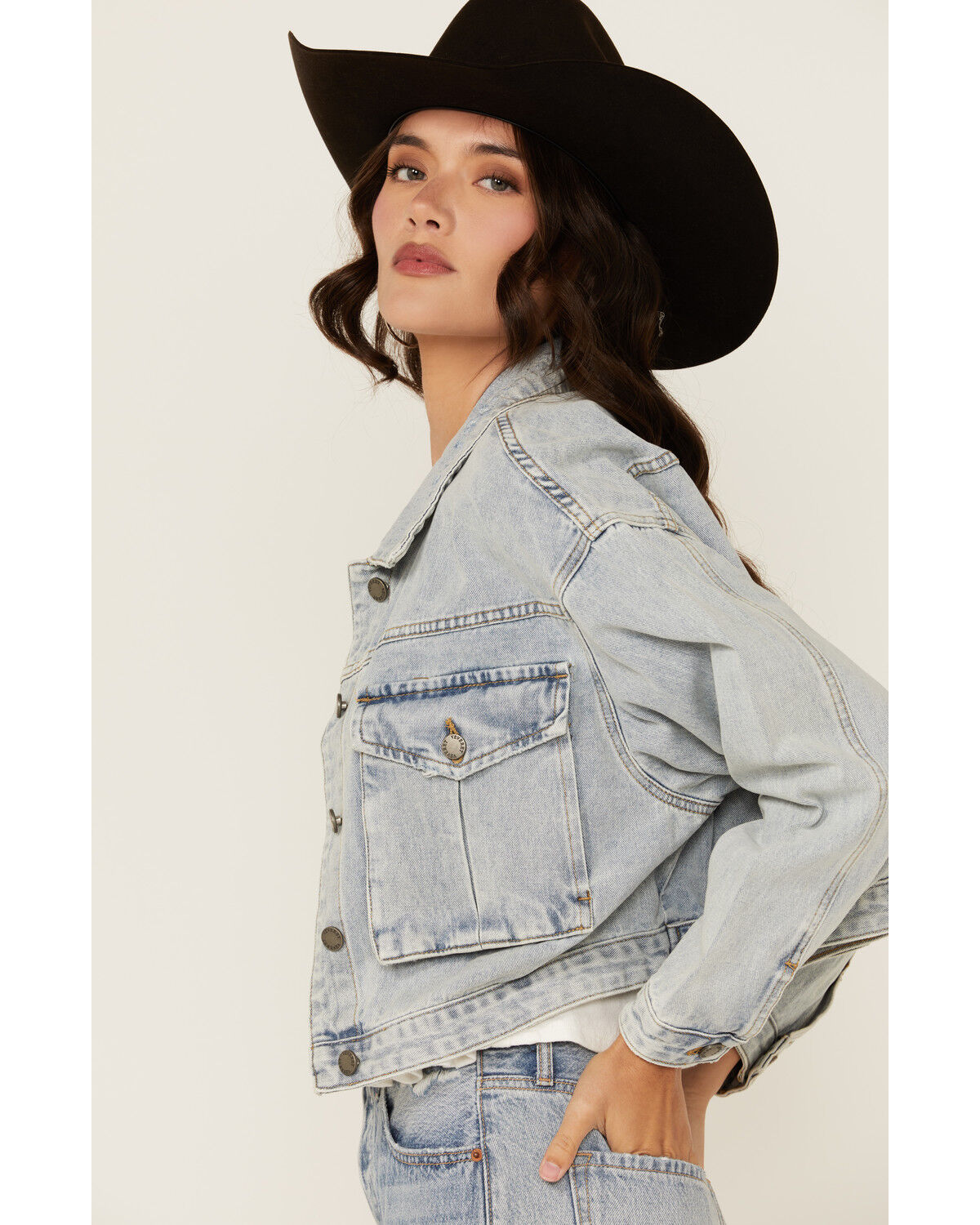 Image #2 - Veveret Women's Light Wash Cropped Denim Jacket, Light Wash, hi-res