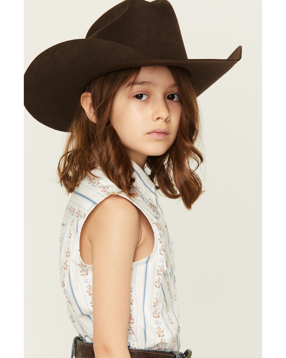 Image #2 - Ely Walker Girls' Horseshoe Wallpaper Sleeveless Snap Western Shirt, White, hi-res