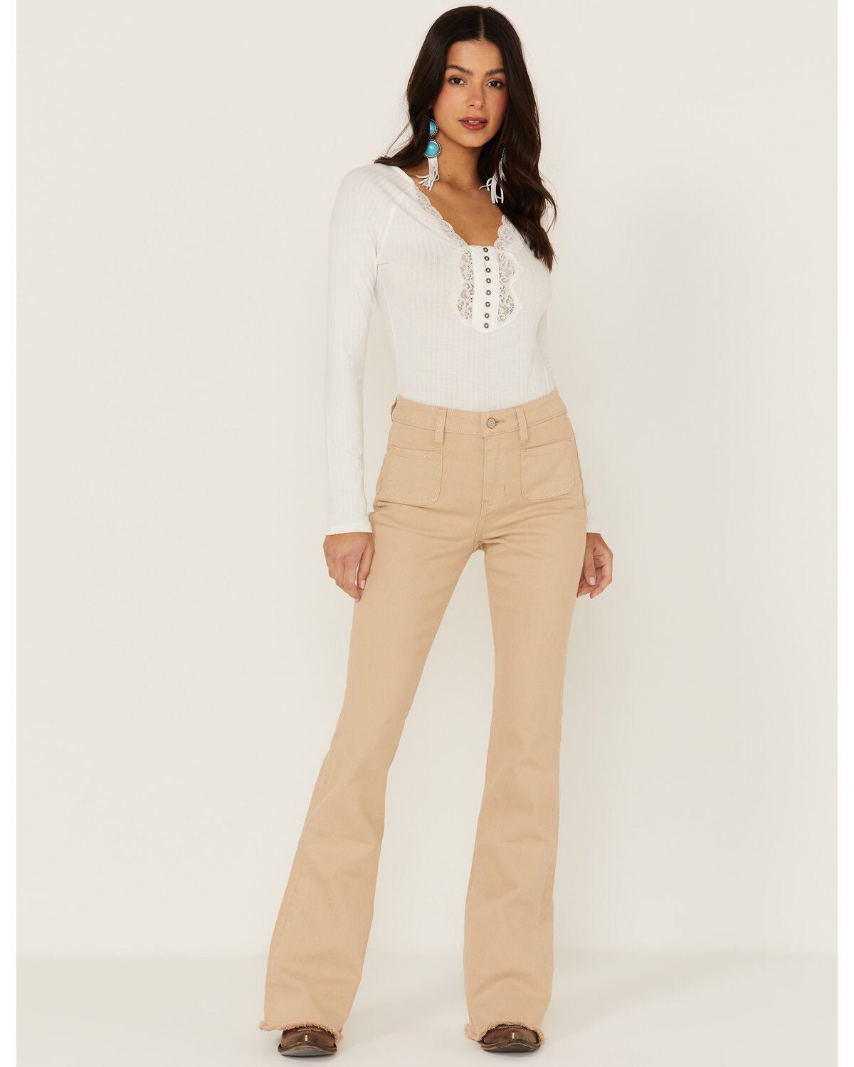 Idyllwind Women's High Risin' Irish Cream Wash Stretch Front Patch Pocket Flare Jeans, Sand, hi-res