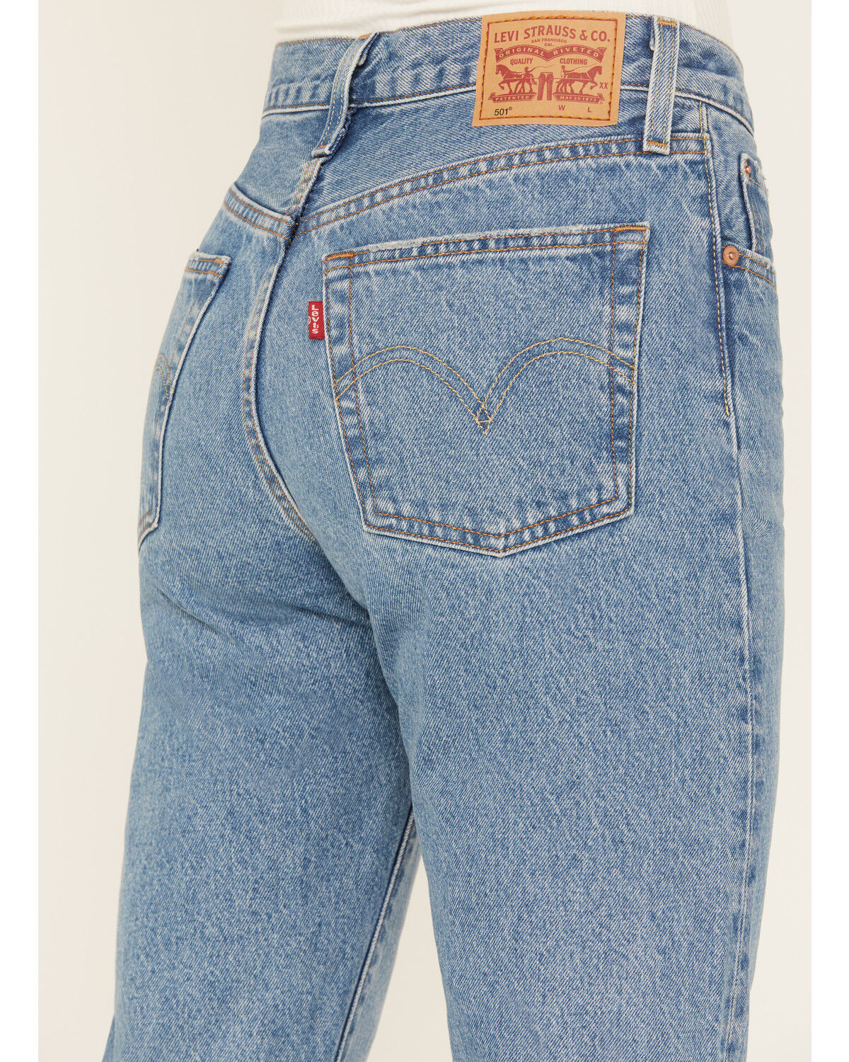 Image #4 - Levi's Women's Medium Wash High Rise Oxnard Athens Pushed 501 Cropped Jeans, Medium Wash, hi-res
