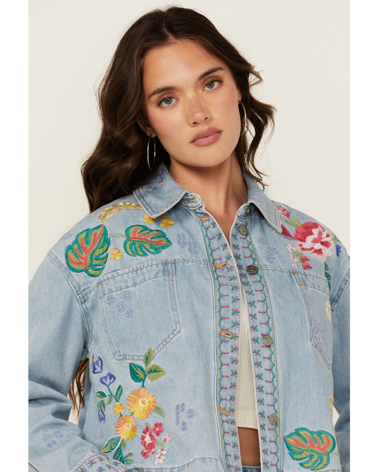 Johnny Was Women s Light Wash Floral Embroidered Cropped Denim Jacket Country Outfitter