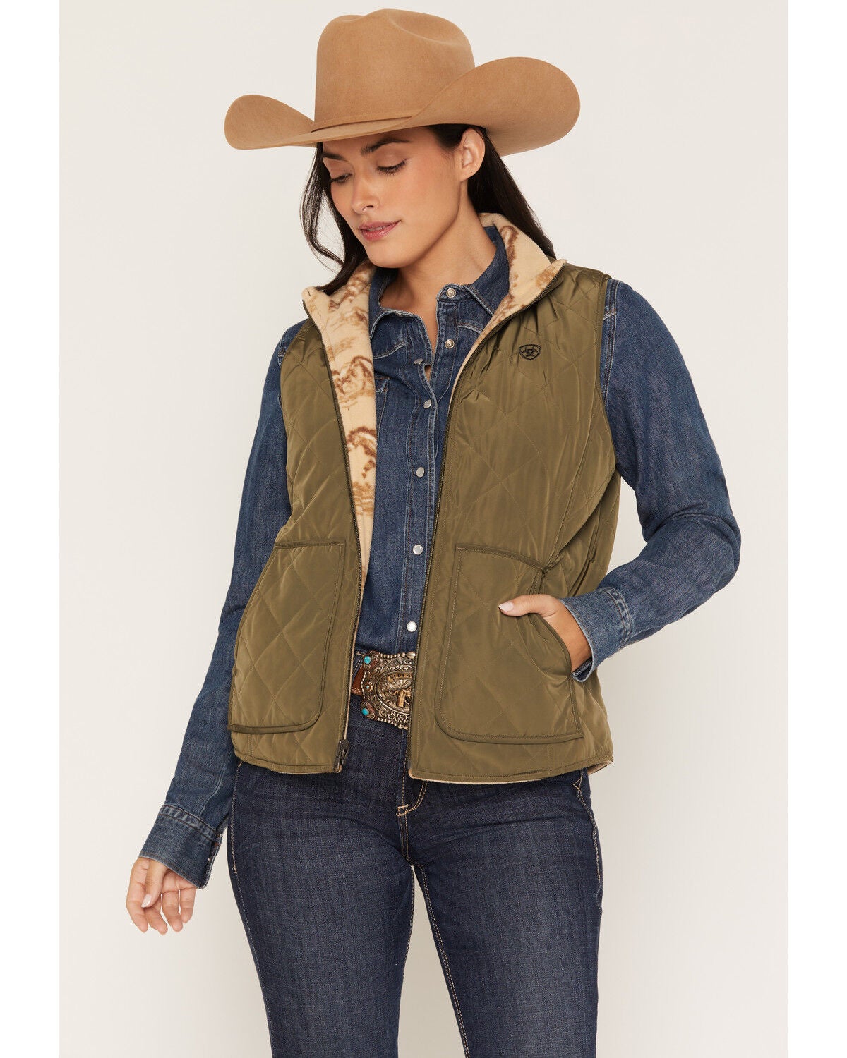 Ariat Women's Dilton 2.0 Reversible Insulated Vest, Green, hi-res
