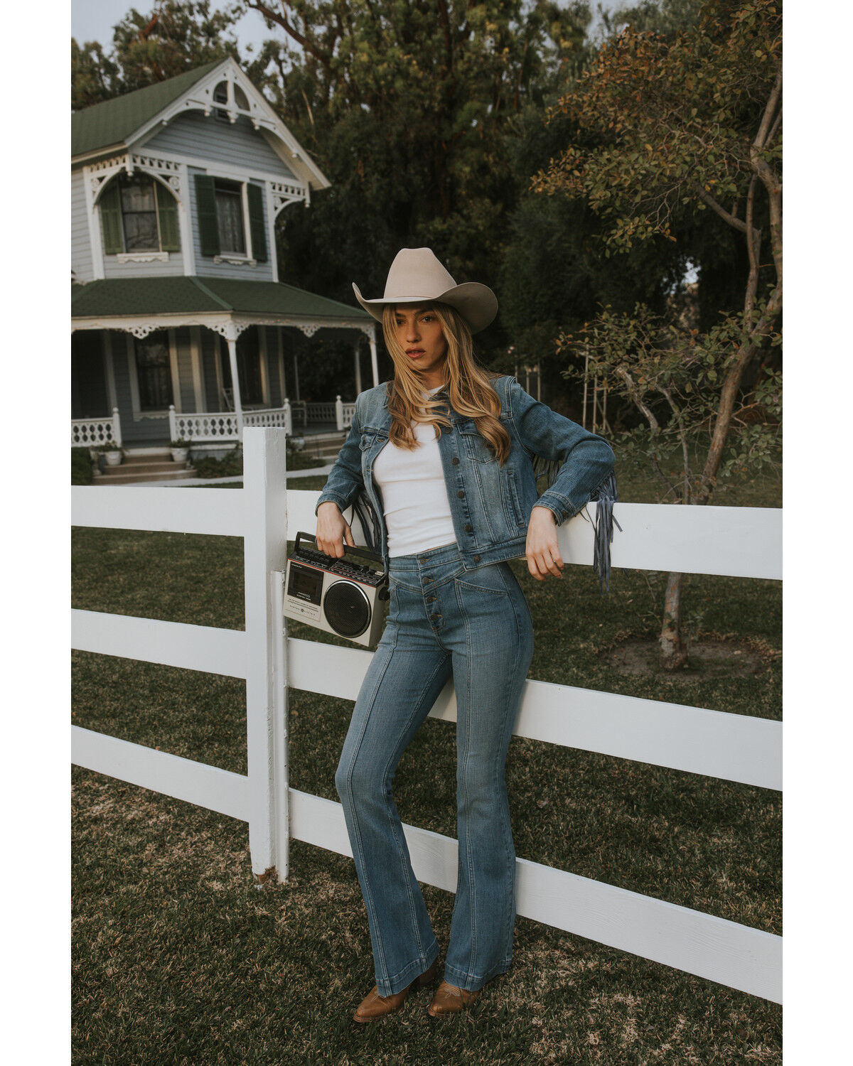 Image #1 - Idyllwind Women's Medium Wash Outlaw High Rise Super Flare Stretch Denim Jeans, Medium Wash, hi-res