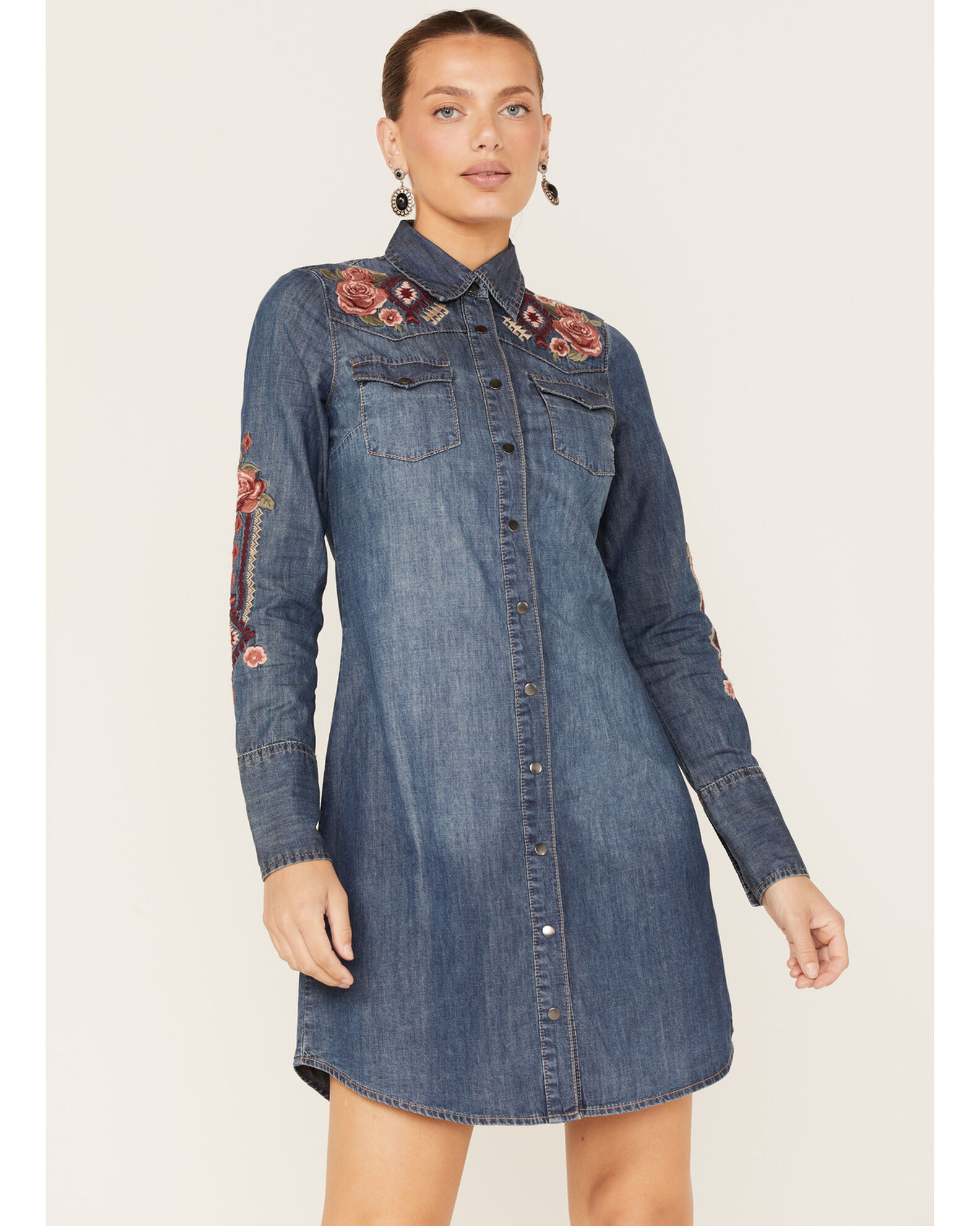 Stetson Women s Floral Embroidered Medium Wash Denim Long Sleeve