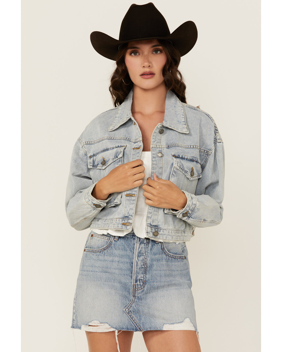 Image #1 - Veveret Women's Light Wash Cropped Denim Jacket, Light Wash, hi-res