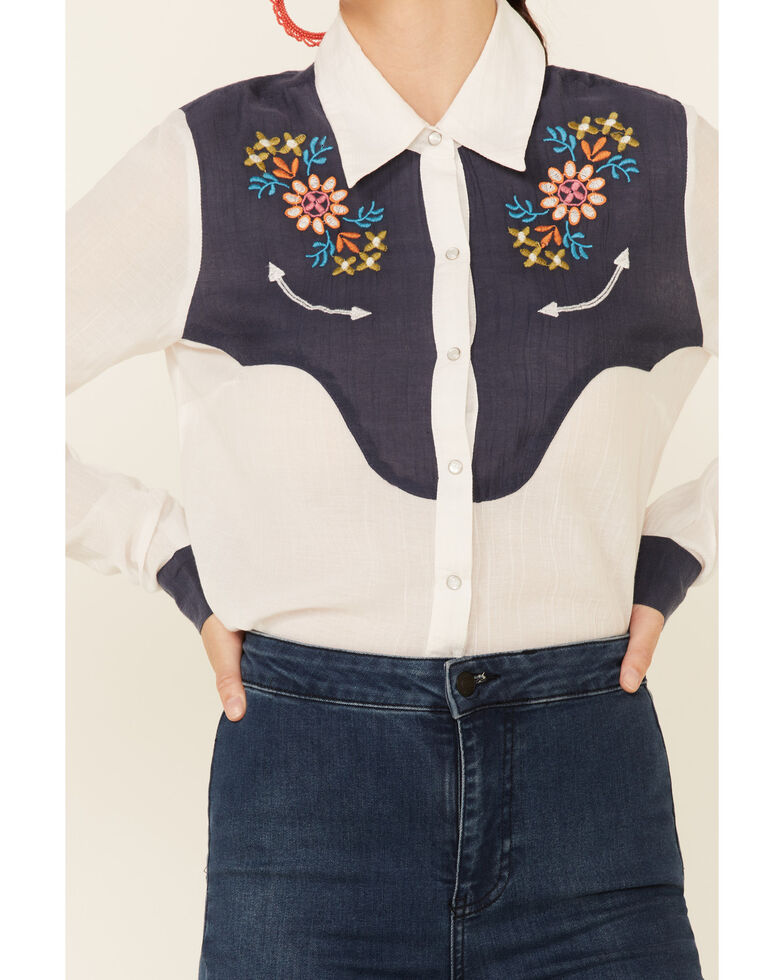 Studio West Women's White Embroidered Yoke Long Sleeve Snap Western Core Shirt , White, hi-res