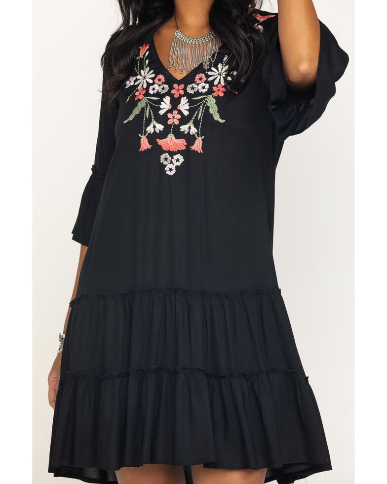 Studio West Women S Black Embroidered Bell Sleeve Dress Country