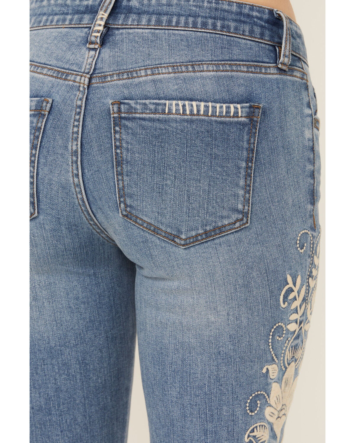 Shyanne Women's Medium Wash Delilah novelty Embroidered Mid Rise